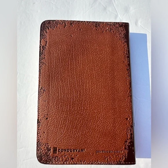 Holy Bible NIV Zondervan Two Toned Brown Leather Soft Cover 4.5” X 6.75” - Picture 3 of 8